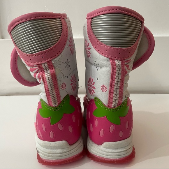 RARE Vintage Strawberry Shortcake Winter Snow Boots Toddler Size 5 - Picture 8 of 16